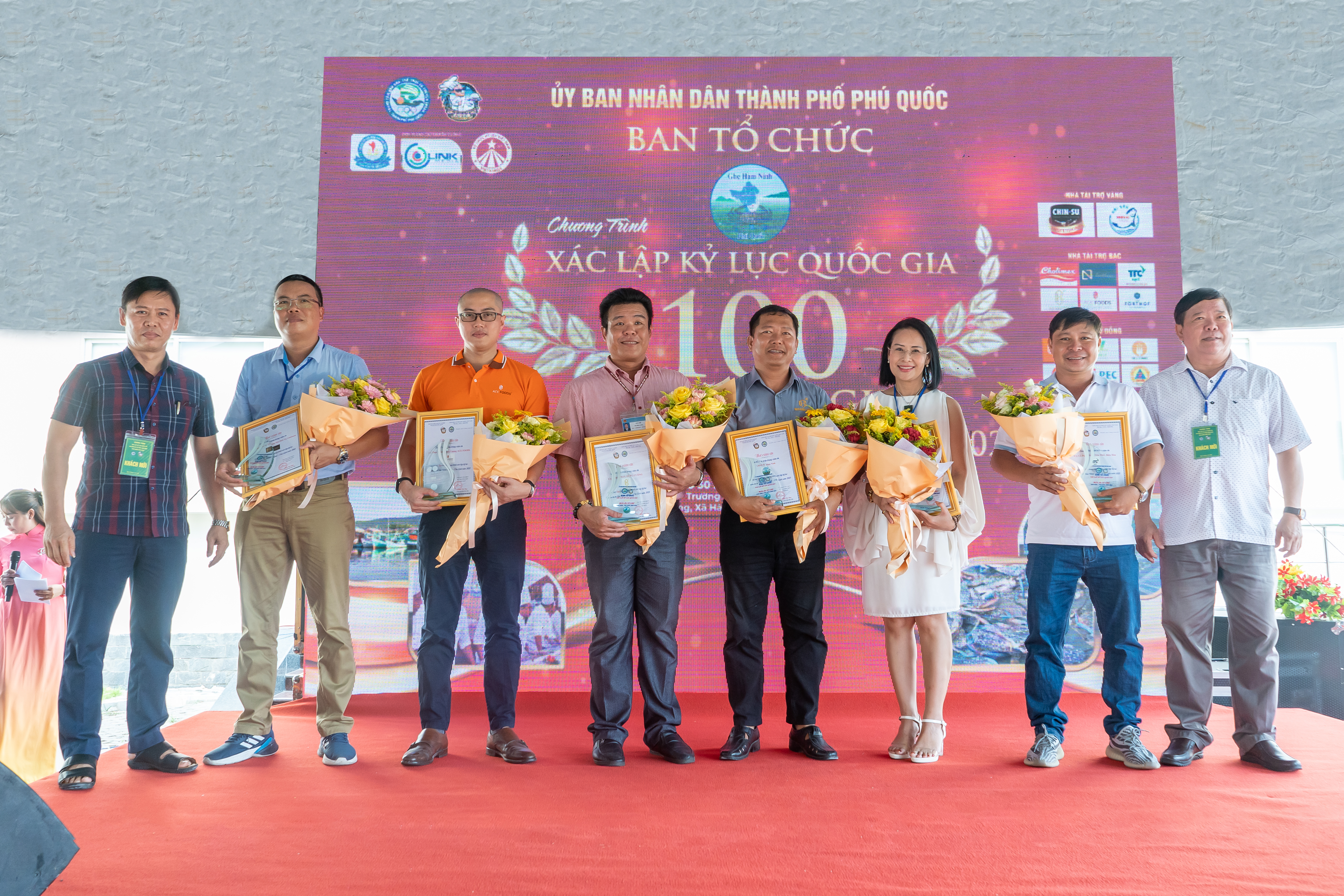 Thiên Vương ACE FOODS vinh hạnh là nhà tài trợ sự kiện xác lập kỉ lúc 100 món ngon từ ghẹ Hàm Ninh - Phú Quốc