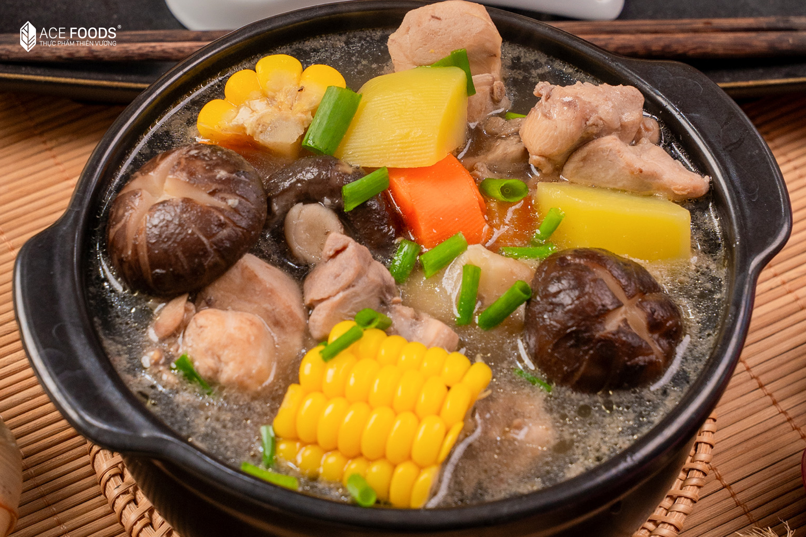 Canh gà hầm rau củ ngọt thanh, bổ dưỡng cho cả gia đình